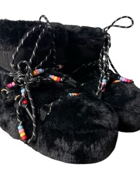 Moon Boots Black Faux Fur Beaded women’s size US 7-8.5